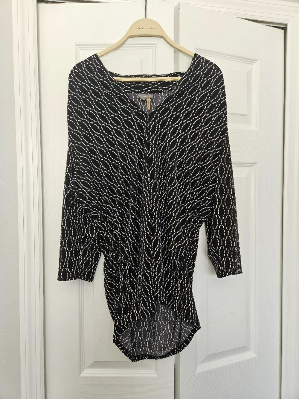 Business Casual Long-Sleeved Monochrome Blouse with Cinched Waist